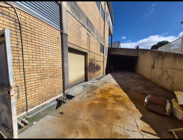 1,999M² WAREHOUSE TO LET IN BENROSE